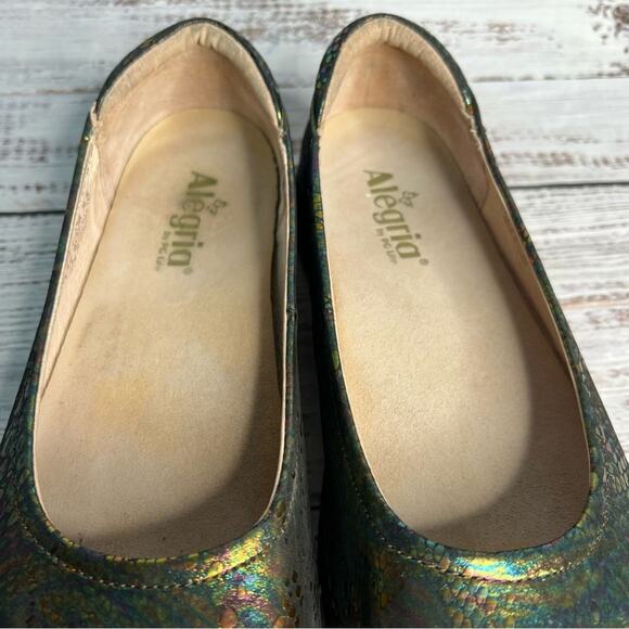 Alegria Petal Thrones Ballet Flats Size 8.5 Multicolor Oil Slick Snake Print - Picture 9 of 12